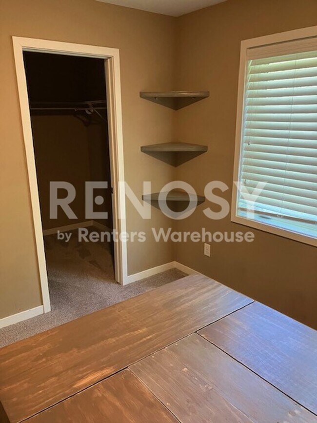 Building Photo - Available now - 1 Bedroom 1 Bath Condo in Golden Valley