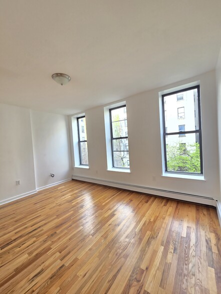 Building Photo - 267 W 121st St