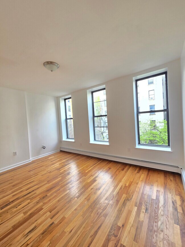 Building Photo - 267 W 121st St