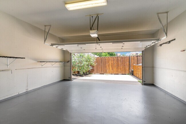 Building Photo - 5616 Ventana Trail