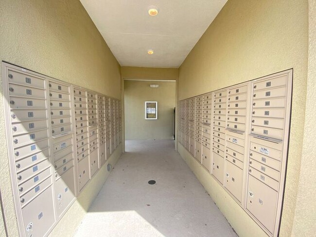 Building Photo - Carlisle Grand-120 Seville Dr Davenport, F...
