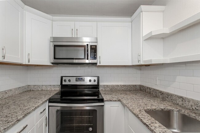 Building Photo - 5722 Gaston Ave