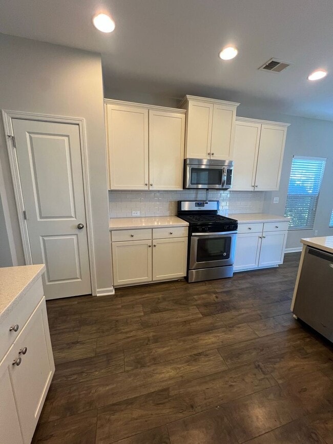 Building Photo - Large 3BR, 2BA in Windsor Plantation