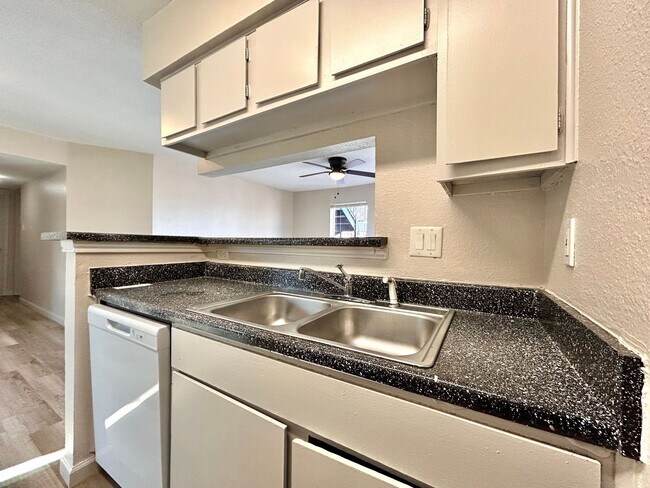 Building Photo - 7111 E Hwy 290