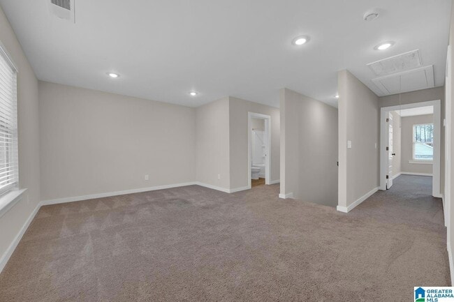 Building Photo - 170 Kings Wy