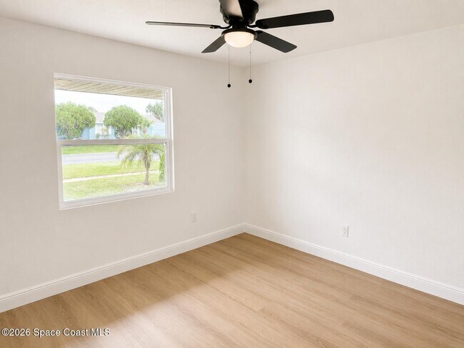Building Photo - 1231 Mariposa Dr NE