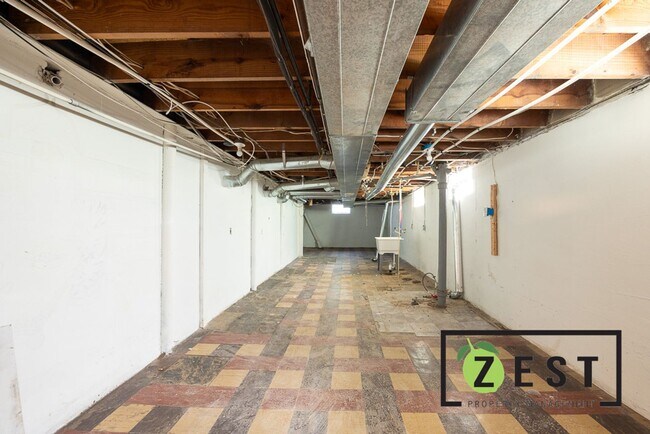 Building Photo - 17352 Roselawn St