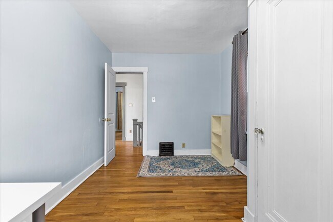 Building Photo - 776 Montclair St