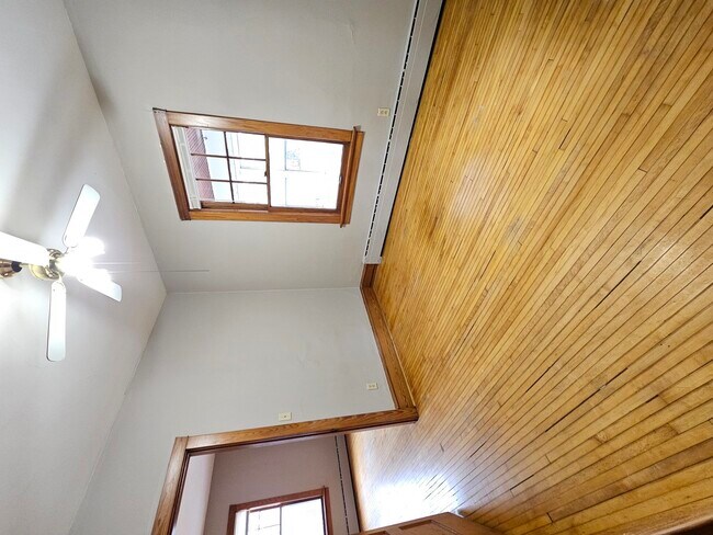 Building Photo - 211 Edwards Ave