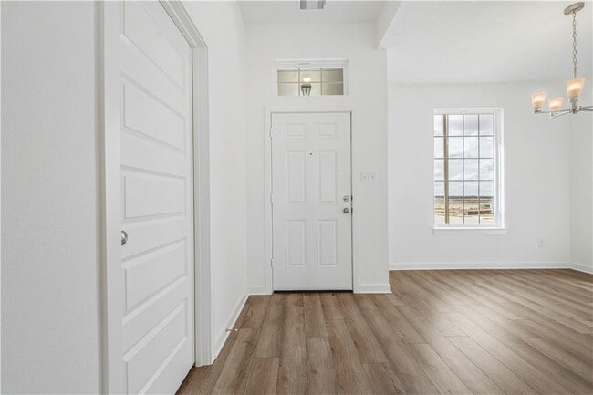 Building Photo - 6101 Pocono Dr