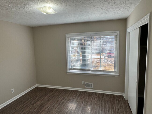 Building Photo - 437 Lockridge Ln