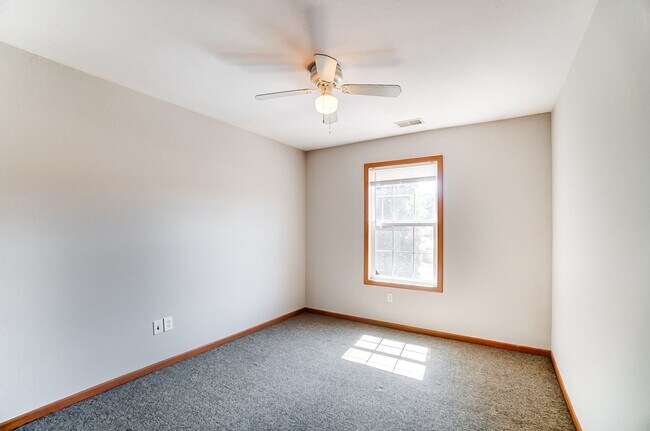 Building Photo - 1115 N Byrne Rd