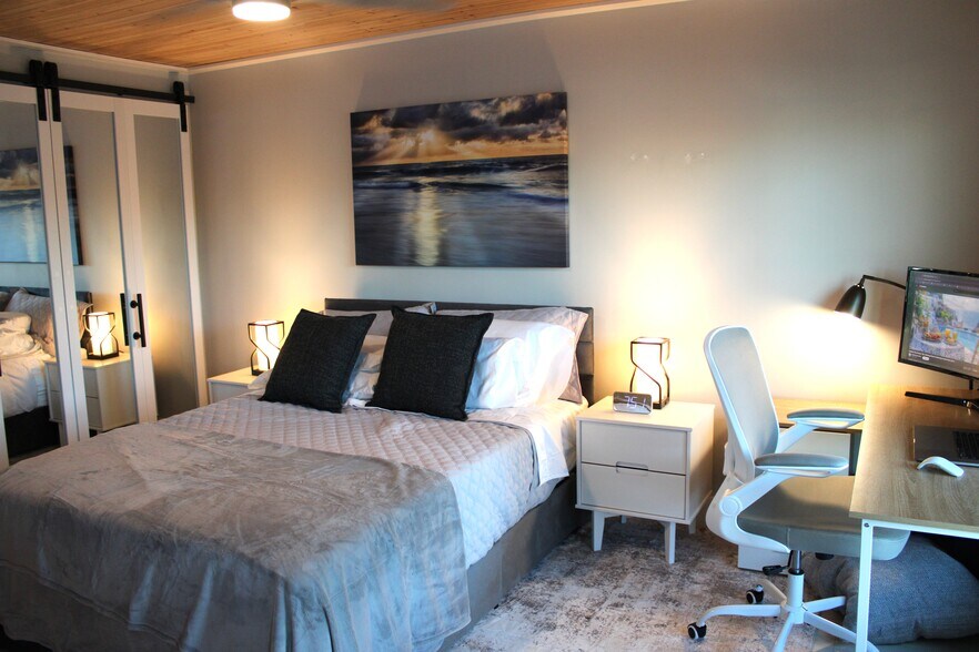 Building Photo - 229 Palm Is NW