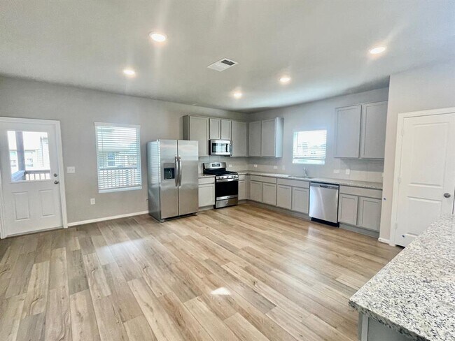 Building Photo - 6708 Covina Ln