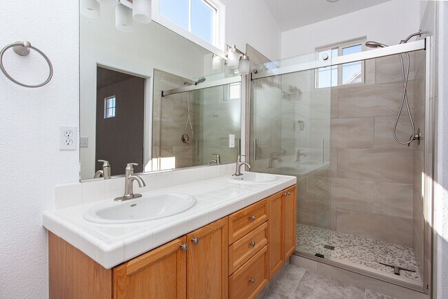 Building Photo - Clean, bright, and ready for your next chapter!