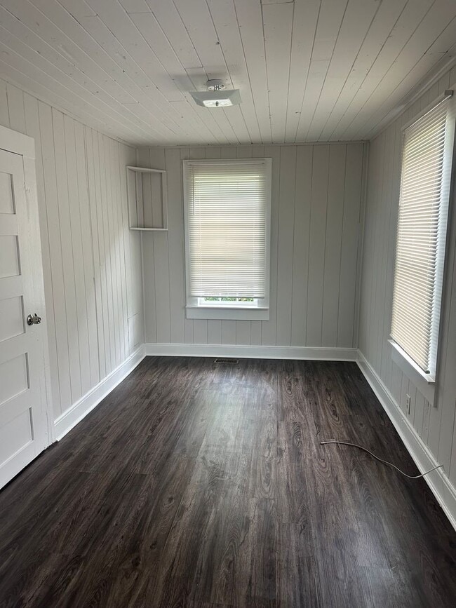 Building Photo - Charming Home in Downtown Flowery Branch!