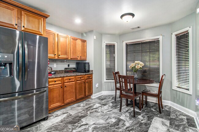 Building Photo - 4079 Essex Dr