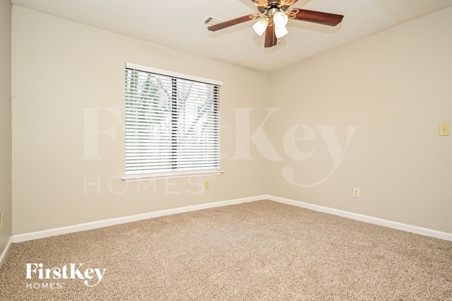 Building Photo - 5369 Biffle Ln