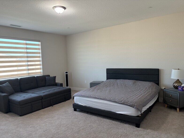 Building Photo - 2875 E Colina Dr