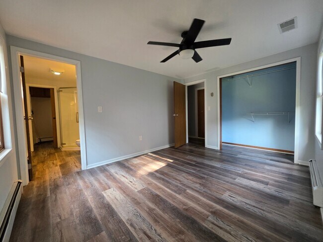 Building Photo - 375 Hauxwell Dr