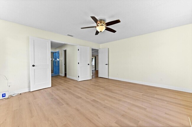 Building Photo - 571 SE Anchor Ln