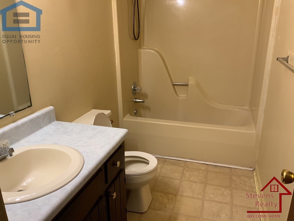 Building Photo - 1702 Olive St