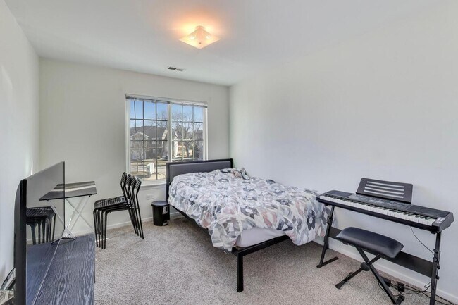 Building Photo - 2122 Southwind Cir