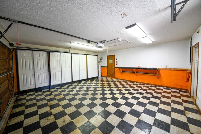 Building Photo - 4160 Cedar Ave