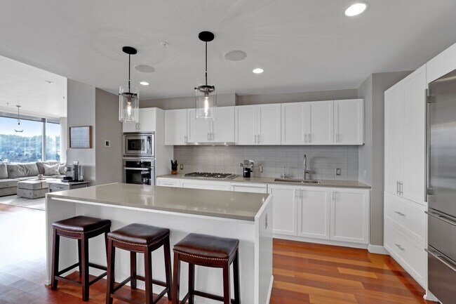 Building Photo - Elegant South Waterfront with 2 Parking Sp...