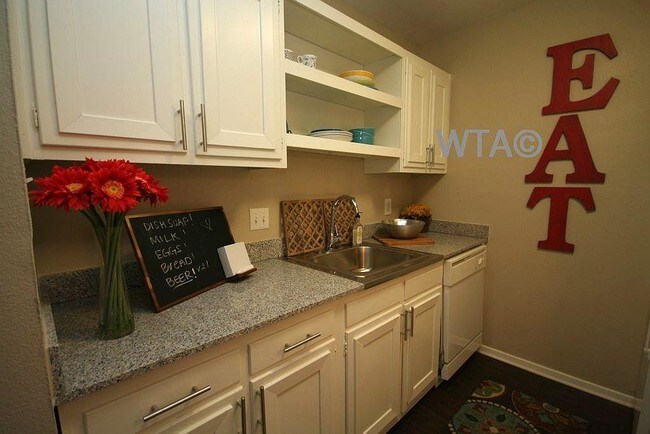 Building Photo - 2 bedroom in Austin TX 78741