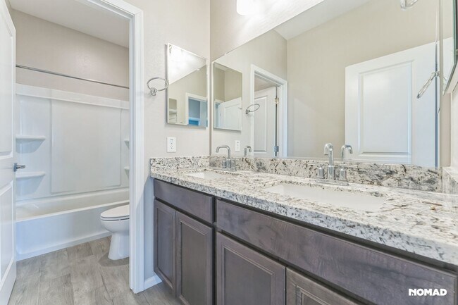 Building Photo - Spacious 5BR House in Casa Grande