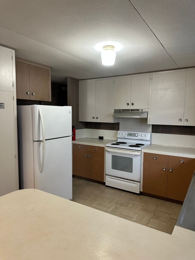 Building Photo - 3 bedroom, 1.5 bath, 1 parking, Liliha