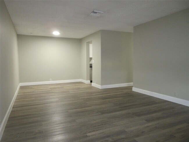 Building Photo - 4280 Woodside Dr