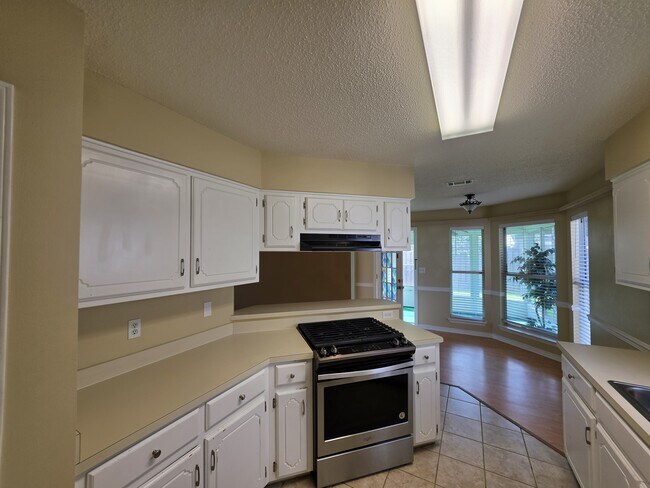 Building Photo - 148 Meadowbrook Ct
