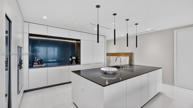 Building Photo - 300 S Biscayne Blvd