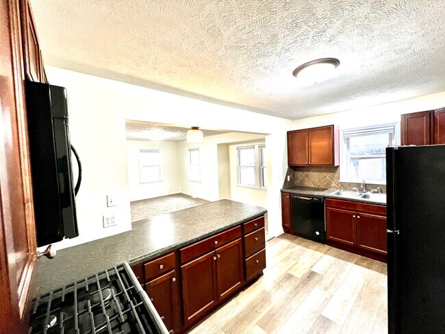 beautiful kitchen new fridge - 211 Marian Ave