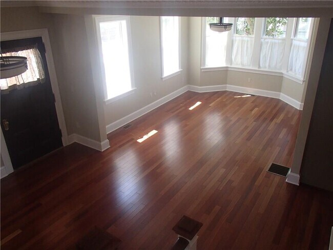 Building Photo - 490 Broadway