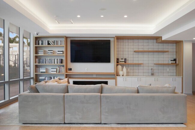 Building Photo - 400 Central Ave