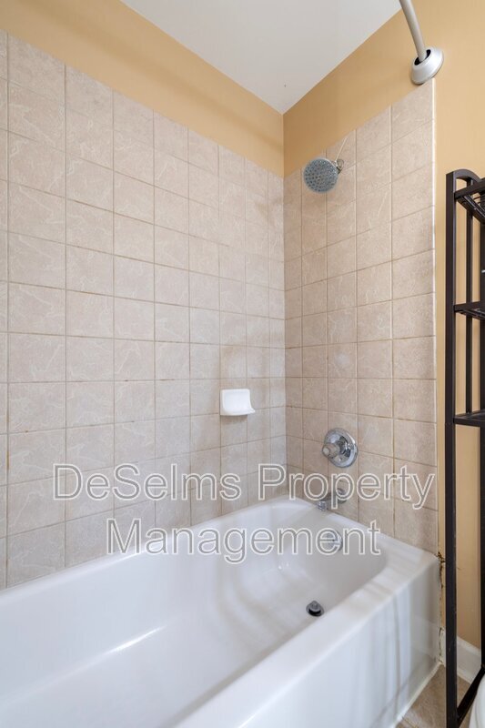 Building Photo - 508 S 12th St