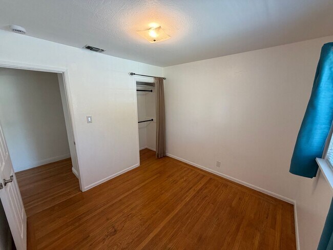 Building Photo - 7210 Zelinda Dr