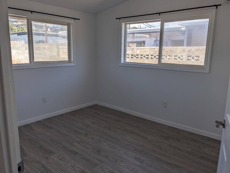 Bed 1 - 99-741 Hulumanu St