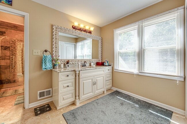 Building Photo - 2238 Gleneagles Dr