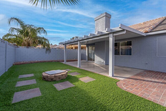 Building Photo - 2205 Riderwood Ave