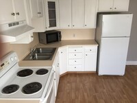 Building Photo - 1,220 square foot 3 bedroom 1 bath home in...