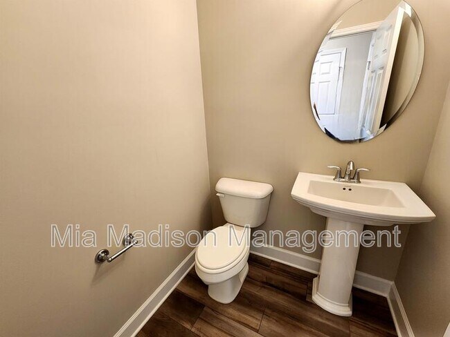Building Photo - 231 HAISLEY RUN