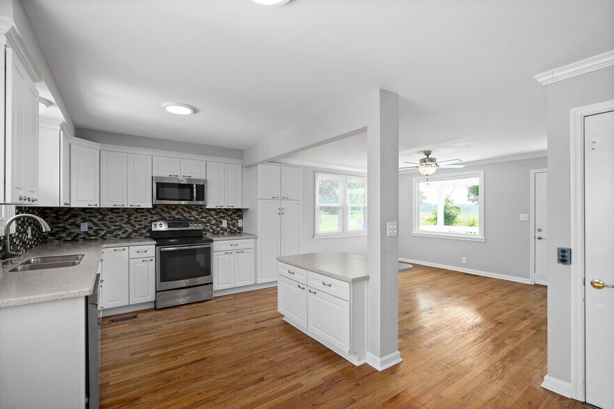 Building Photo - 4151 Chapel Hill Rd
