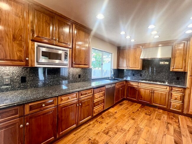 Building Photo - 1305 Manzano Way