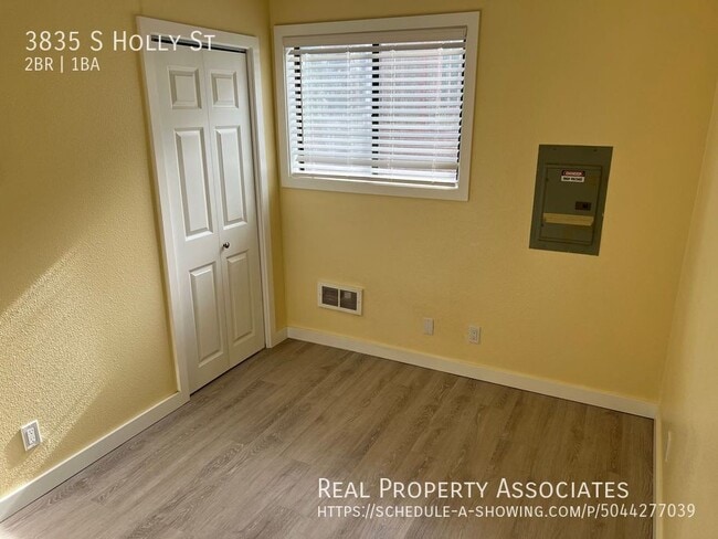 Building Photo - 3835 S Holly St