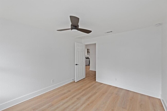Building Photo - 2208 Santa Rita St