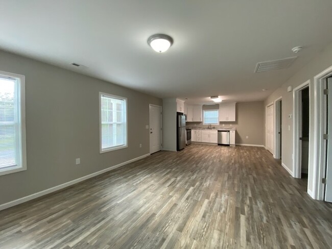 Building Photo - 2 Bedroom 2 Bath New Construction Duplex